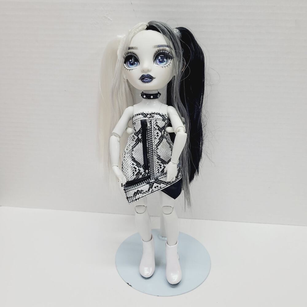 Rainbow High Shadow High Doll Heather Grayson Grayscale Outfit Black White Hair